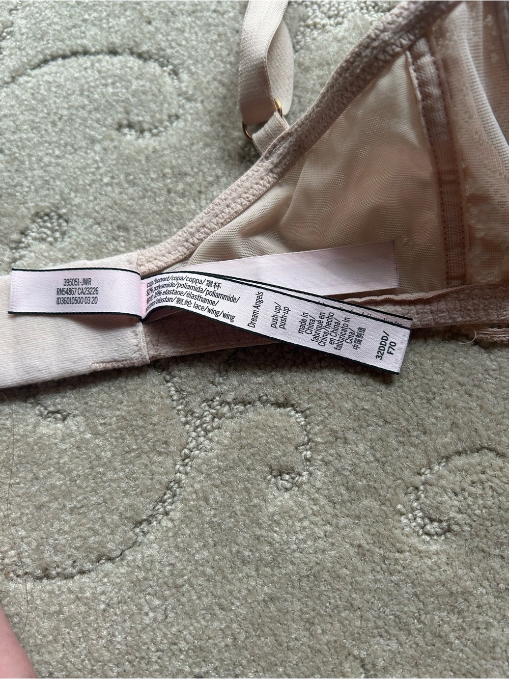 Victoria’s Secret Pushup Bra Size 32DDD - Picture 3 of 5